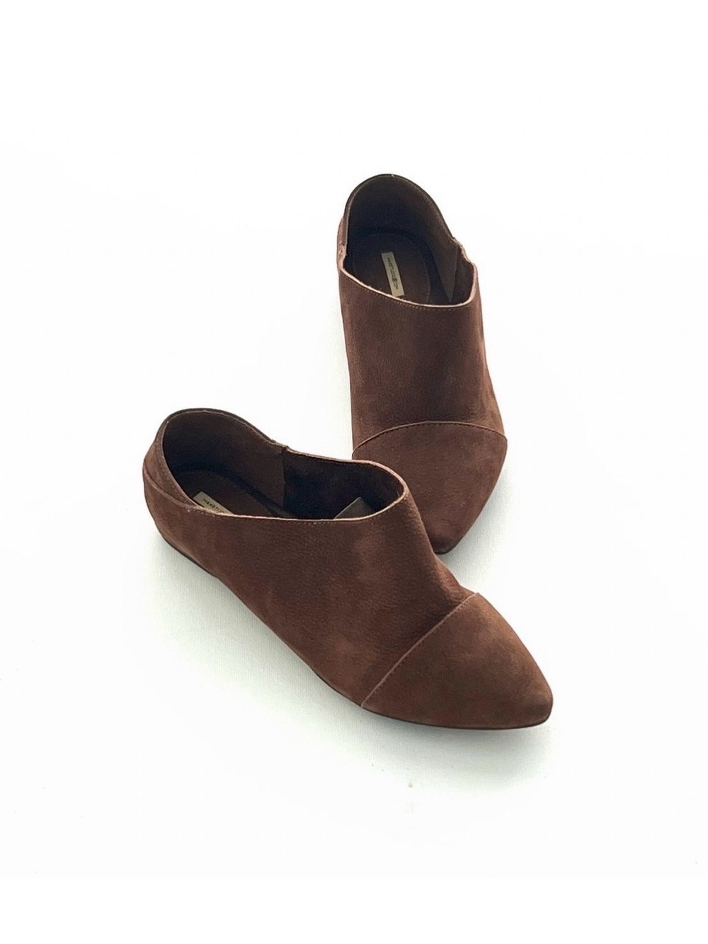 Max Studio Lively 2 dark brown suede flats. Sz 5